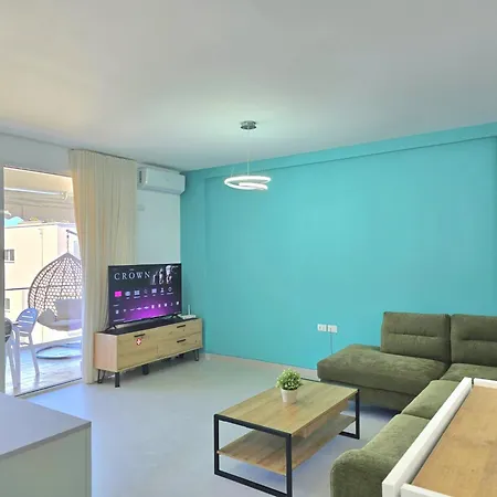 Stylish With Sea View Apartment *