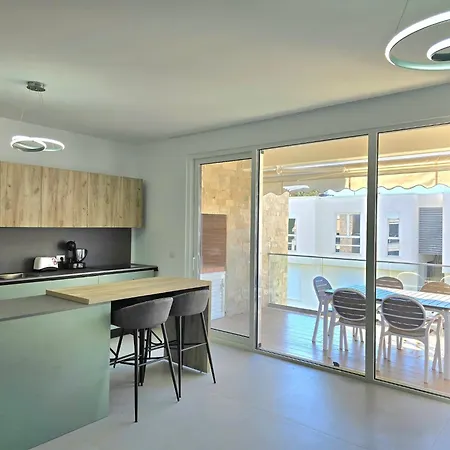 Apartment Stylish With Sea View Plazhi San Pietro