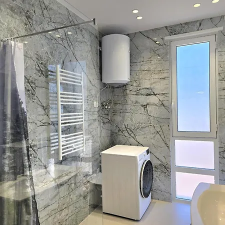 Stylish With Sea View Apartment *